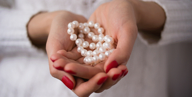 How To Clean Pearls | Guide For Real Pearl Earrings & Accessories
