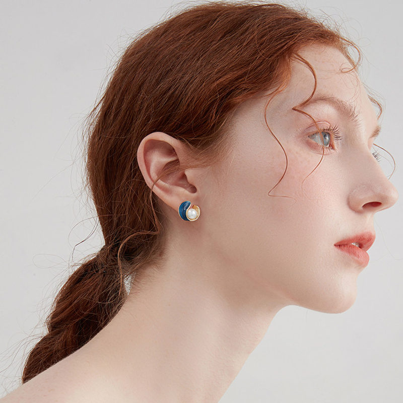 Aretes de perlas de agua dulce, aretes en forma de U de oro de 14 quilates con perlas blancas y pasador de plata