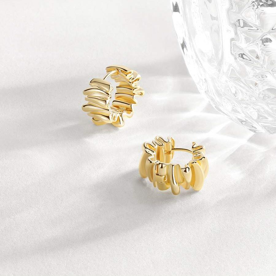 Pendientes de aro pequeños con patrón de pliegues en oro y plata Pendientes de aro con forma de croissant Pin de plata