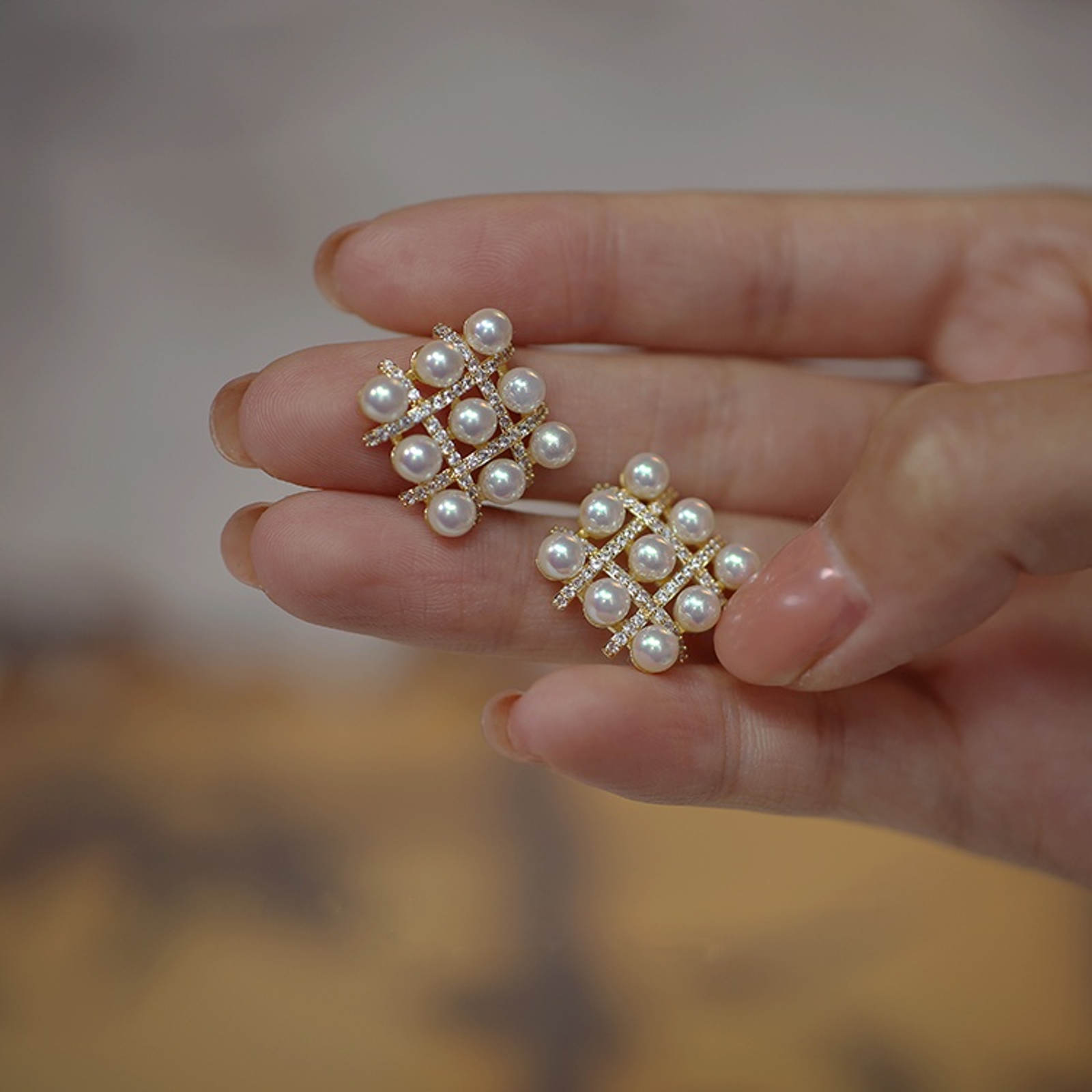 Boucles d'oreilles à tige en perles de style vintage Boucles d'oreilles en perles de diamant conçues pour le Sudoku avec broche en argent