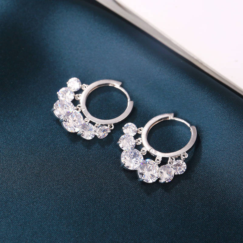 Boucles d'oreilles Lily of The Valley | Boucles d'oreilles pendantes à 6 cristaux | Créoles dorées avec épingle en argent sterling