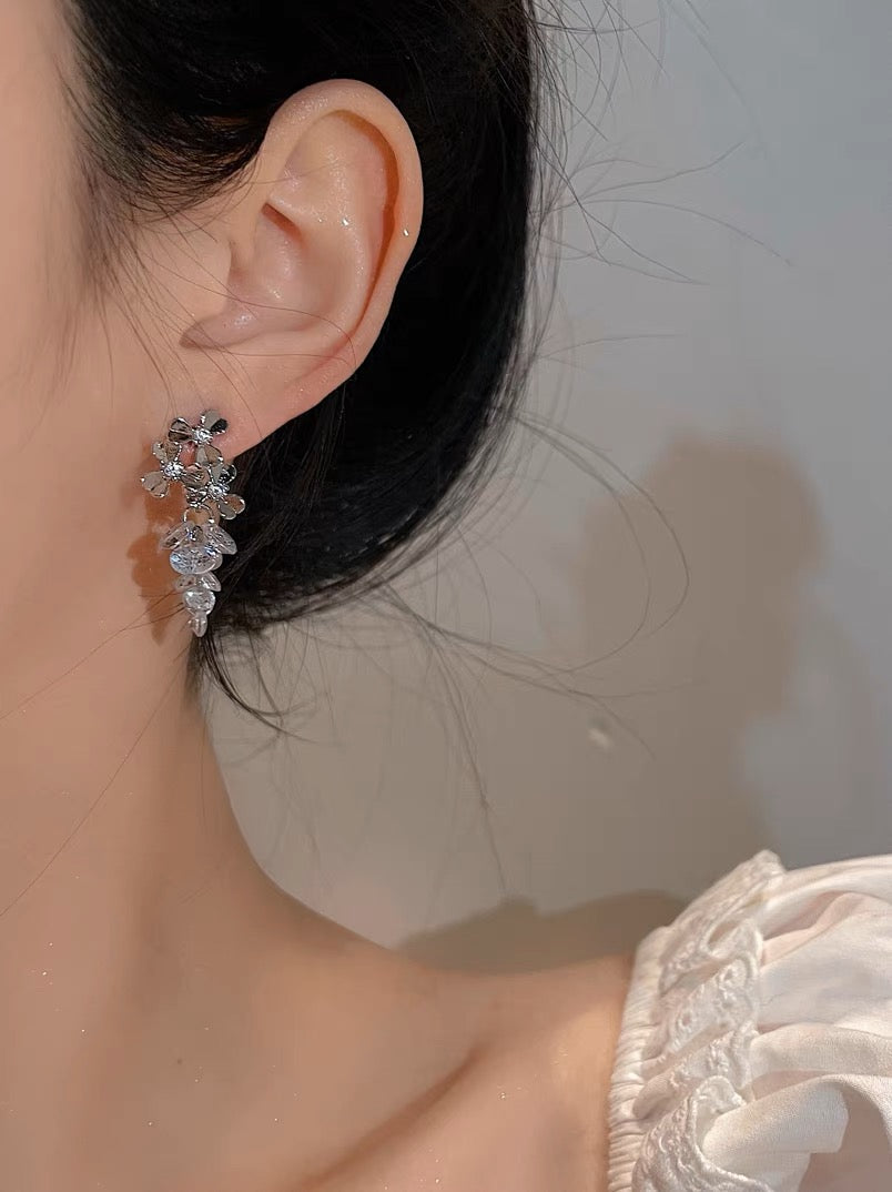Pendientes colgantes con circonita, clip y alfiler, elegantes pendientes con tema de uva en plata de ley