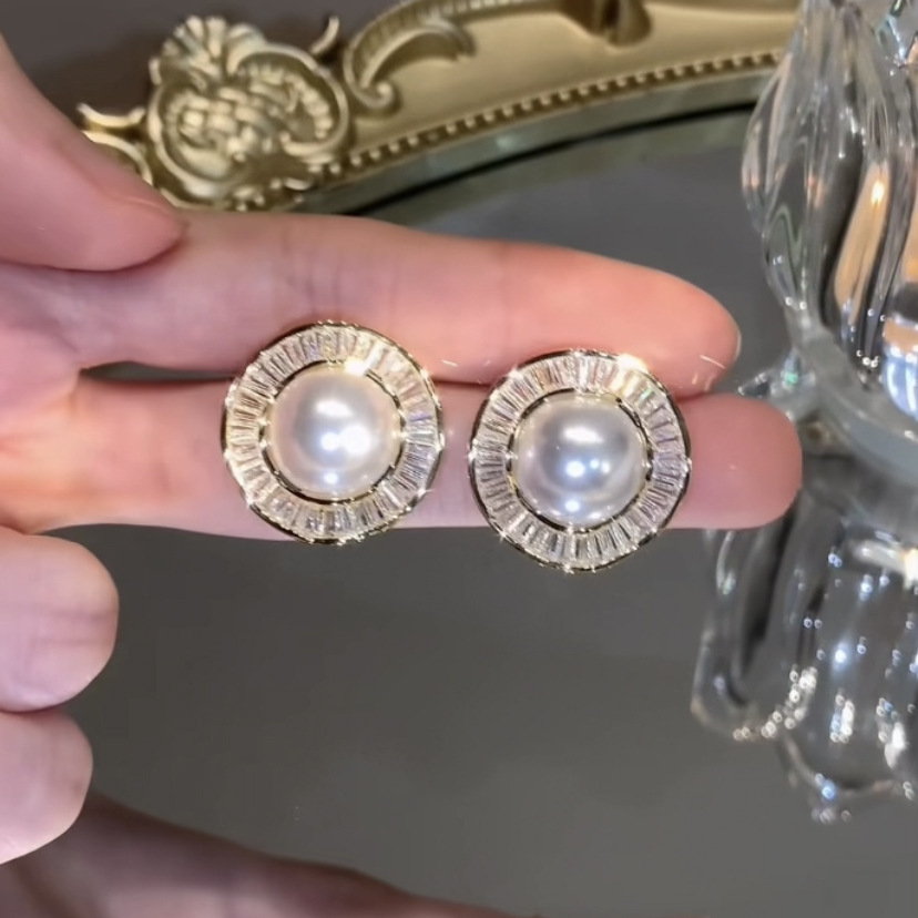 Pendientes de perlas con halo de cristal Pendientes de perlas blancas Pin de plata S925