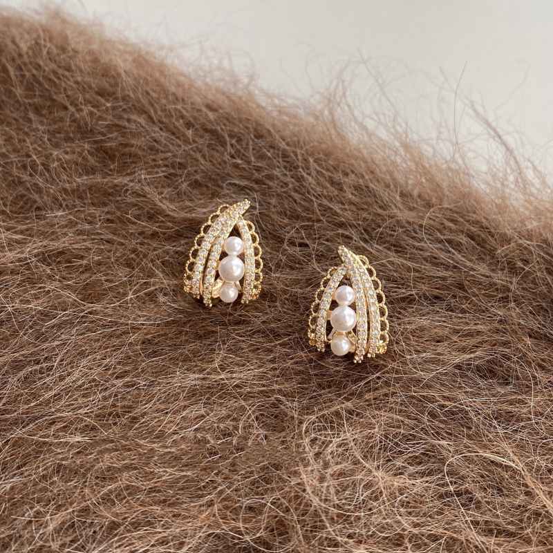 Elegant Lace Hoop Earrings White and Gray Pearl Earring Hoops with Silver Pin