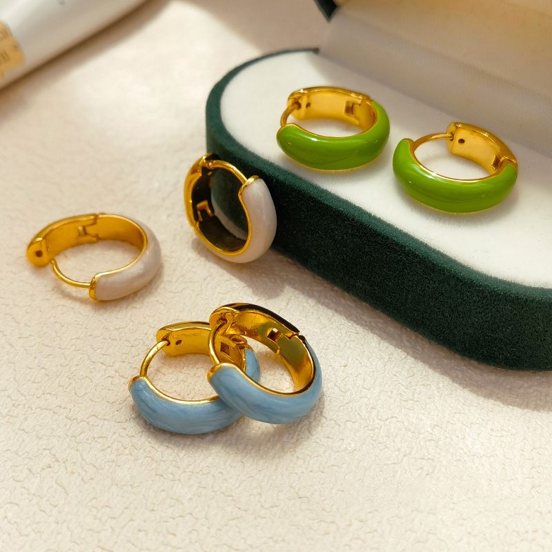 Pendientes de aro de esmalte azul Pendientes de aro anchos pequeños franceses chapados en oro con pasador de plata S925