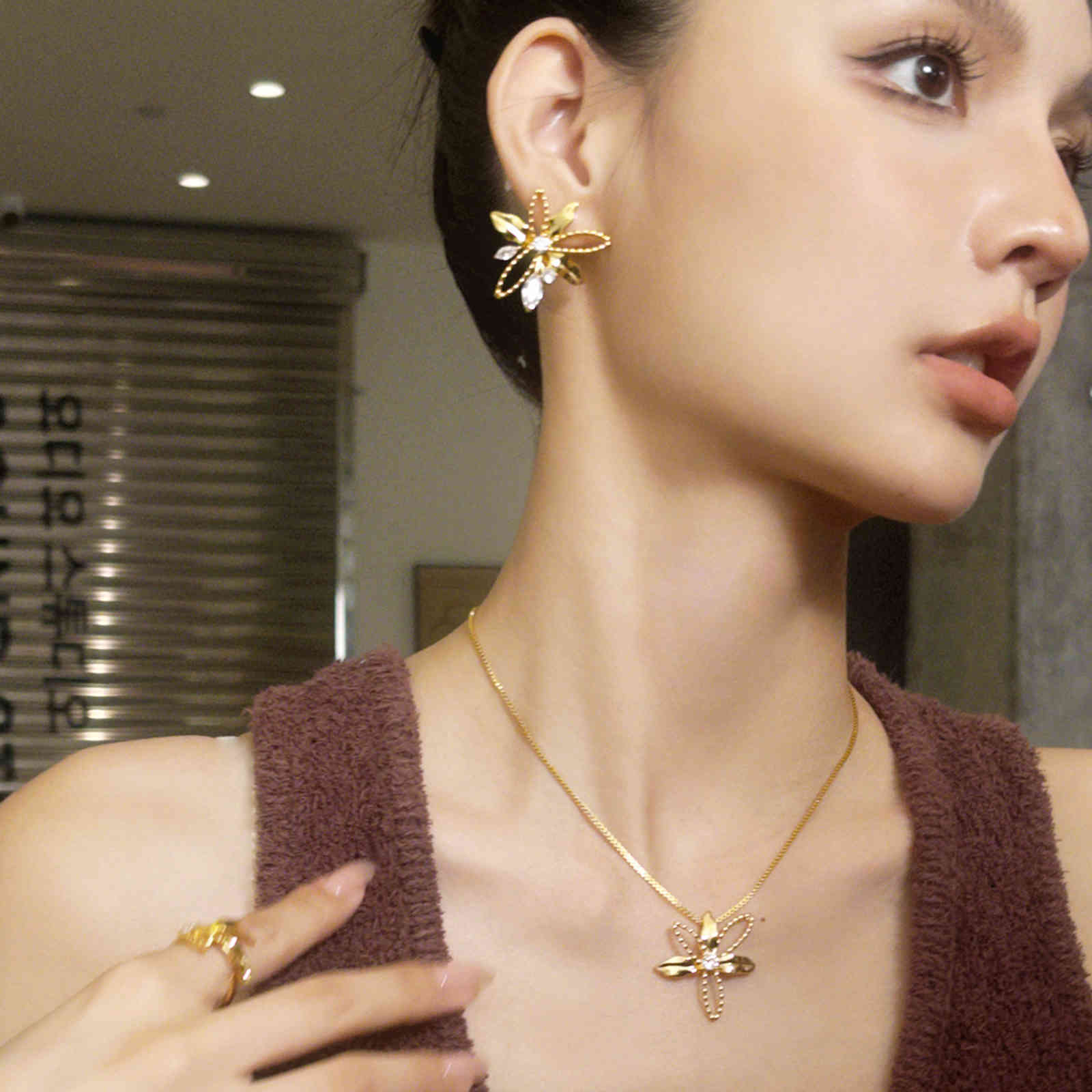 Gold Flower Stud Earrings Chic Crystal Lily Earrings Studs with S925 Silver Pin