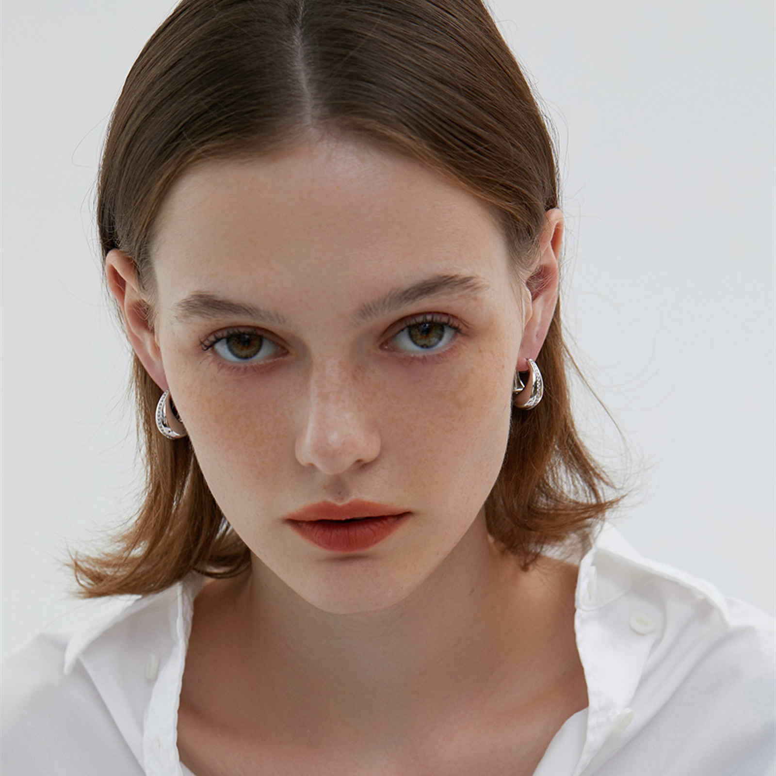 Pendientes de aro pequeños con línea de diamantes | Pendientes de aro de oro y plata | Aros gruesos con pasador S925