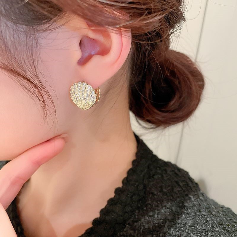 Pendientes de concha de mar de oro amarillo Pendientes de concha de vieira de circón Joyería chapada en oro de 14 quilates