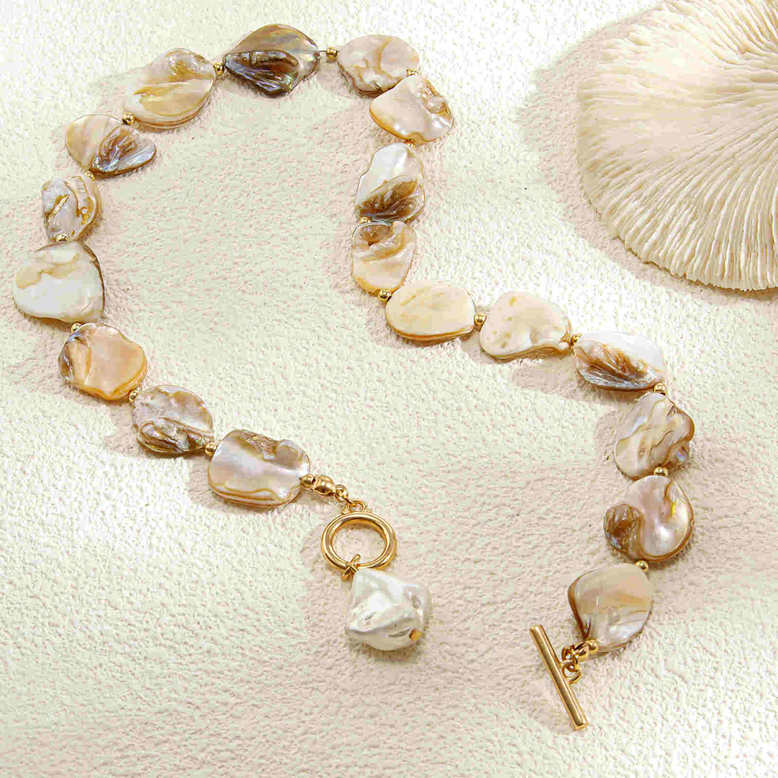 Collier de coquillages irréguliers, grand collier de coquillages naturels, collier de style épais avec fermoir OT en or