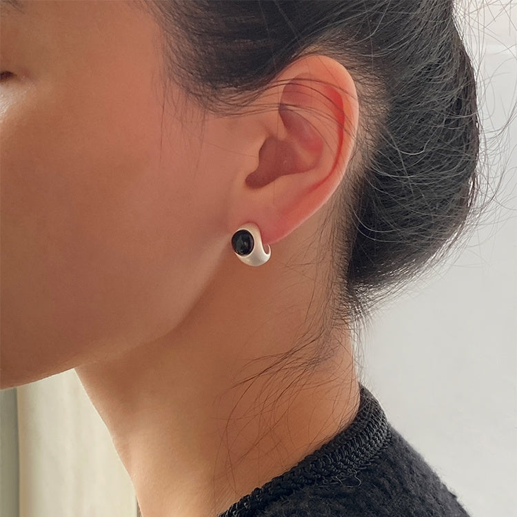 Designed Silver Hoop Earrings Chic Black Agate Silver Ear Hoops for Men and Women