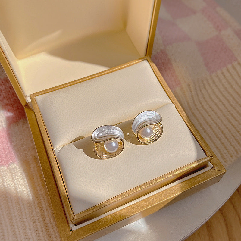 Aretes de perlas de agua dulce, aretes en forma de U de oro de 14 quilates con perlas blancas y pasador de plata