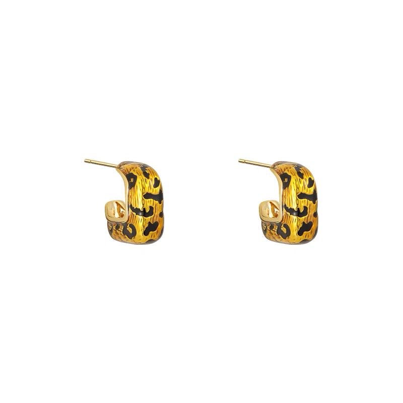 Pendientes de aro con estampado de leopardo Pendientes de diseño grueso dorados Pin plateado