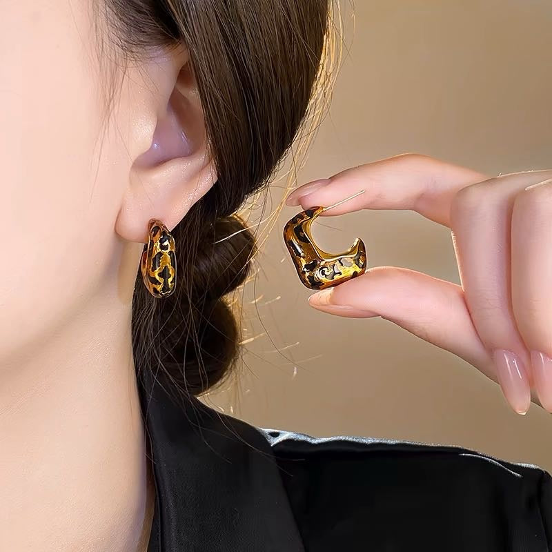 Pendientes de aro con estampado de leopardo Pendientes de diseño grueso dorados Pin plateado
