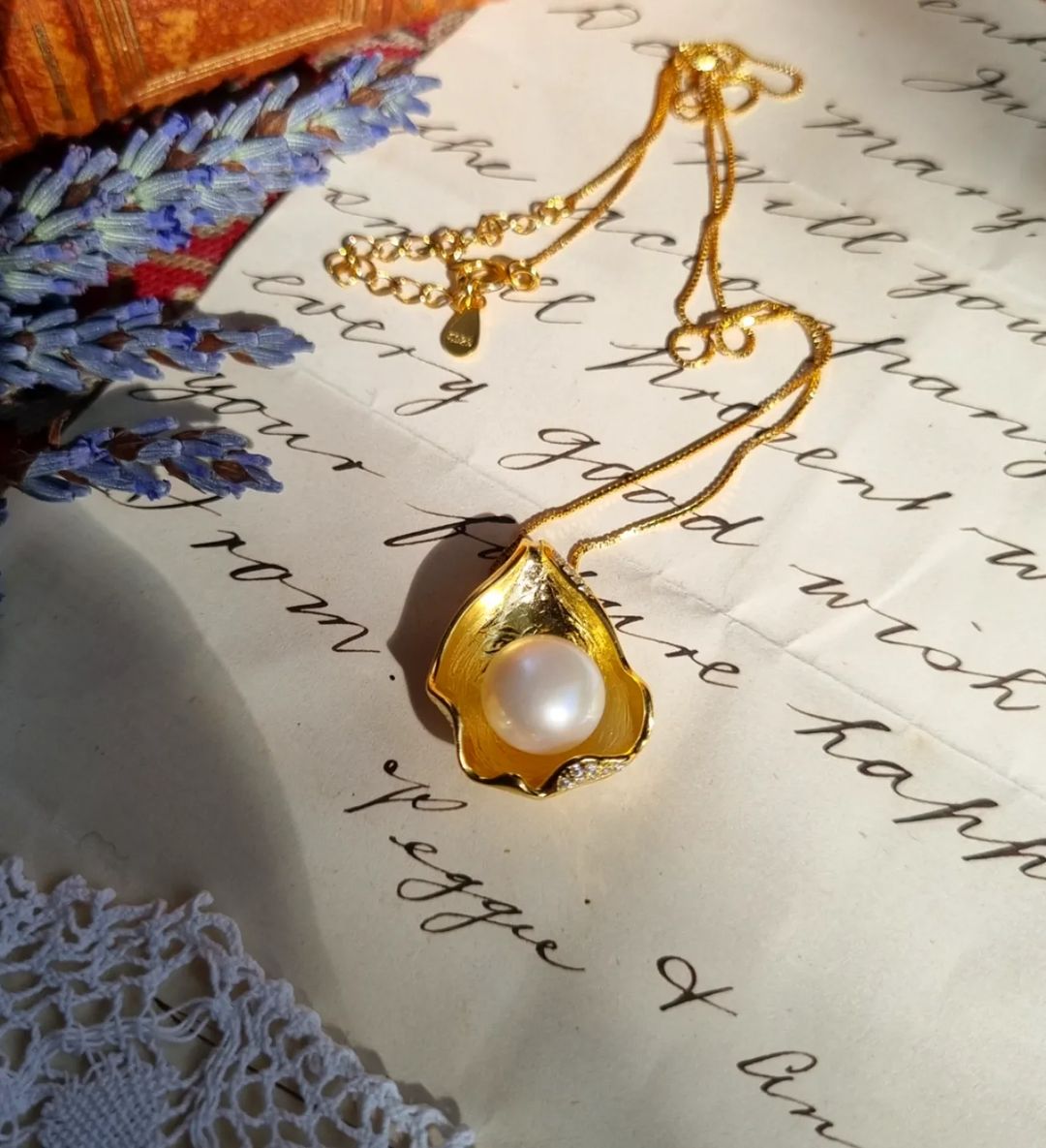 White Gold Unique Freshwater Pearl Pendant Necklace (AAA Pearl 8-8.5mm)