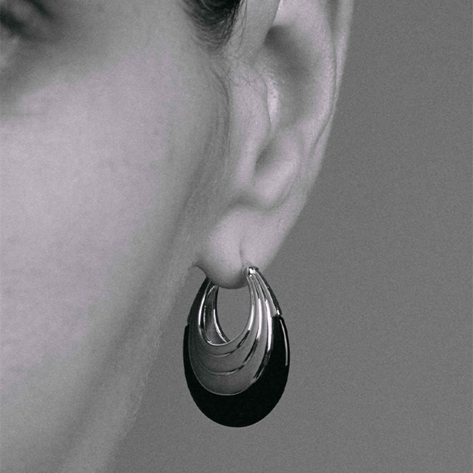 Pendientes de aro de nácar de lujo Pendientes Huggie refinados con pasador de plata S925