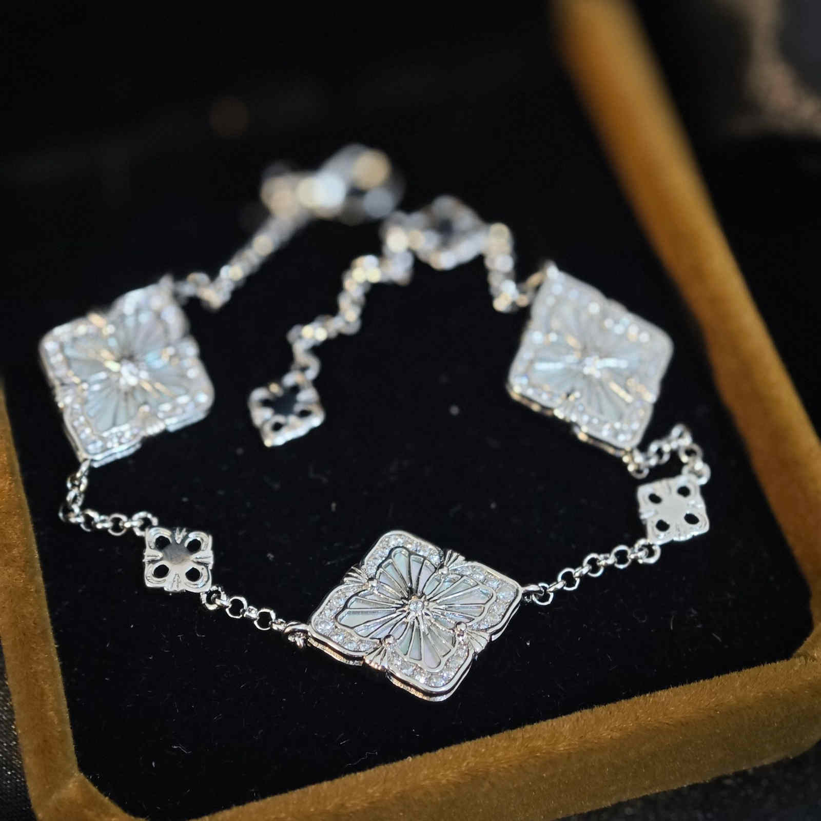 Crystal Clover Bracelets Luxury Style Gold Silver and Rose Gold Bracelet