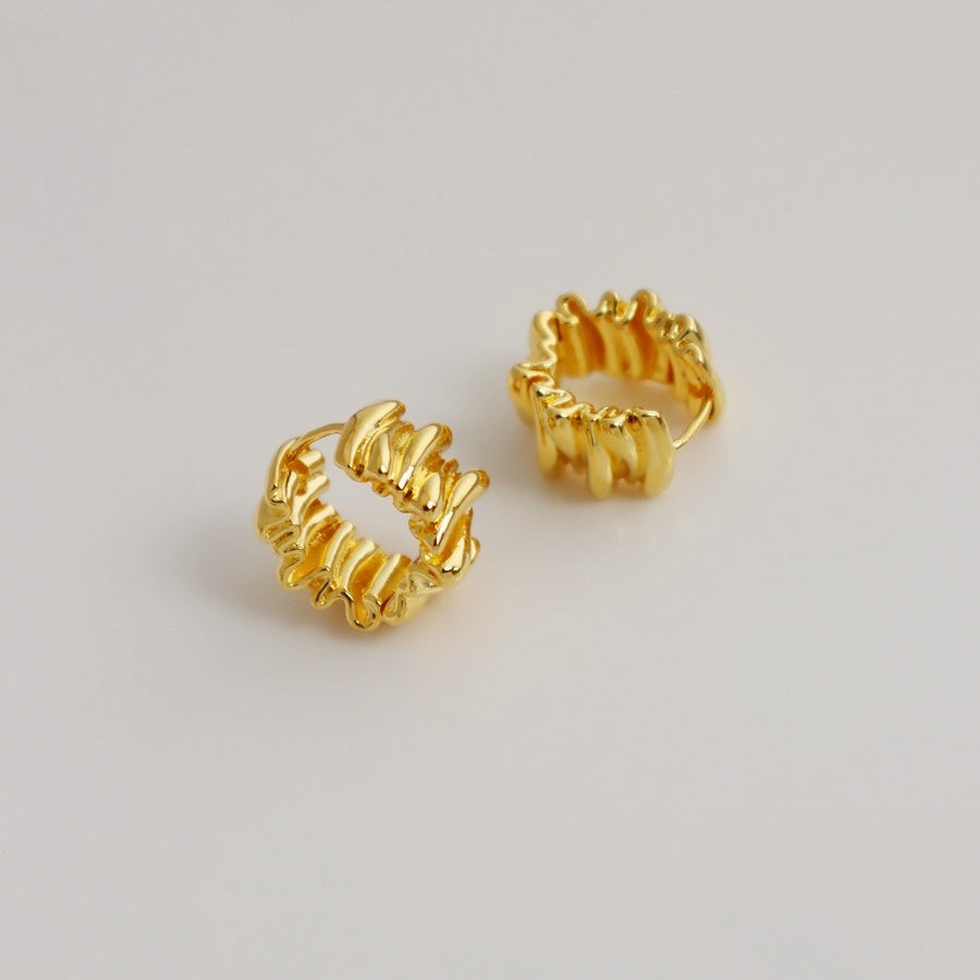 Pendientes de aro pequeños con patrón de pliegues en oro y plata Pendientes de aro con forma de croissant Pin de plata