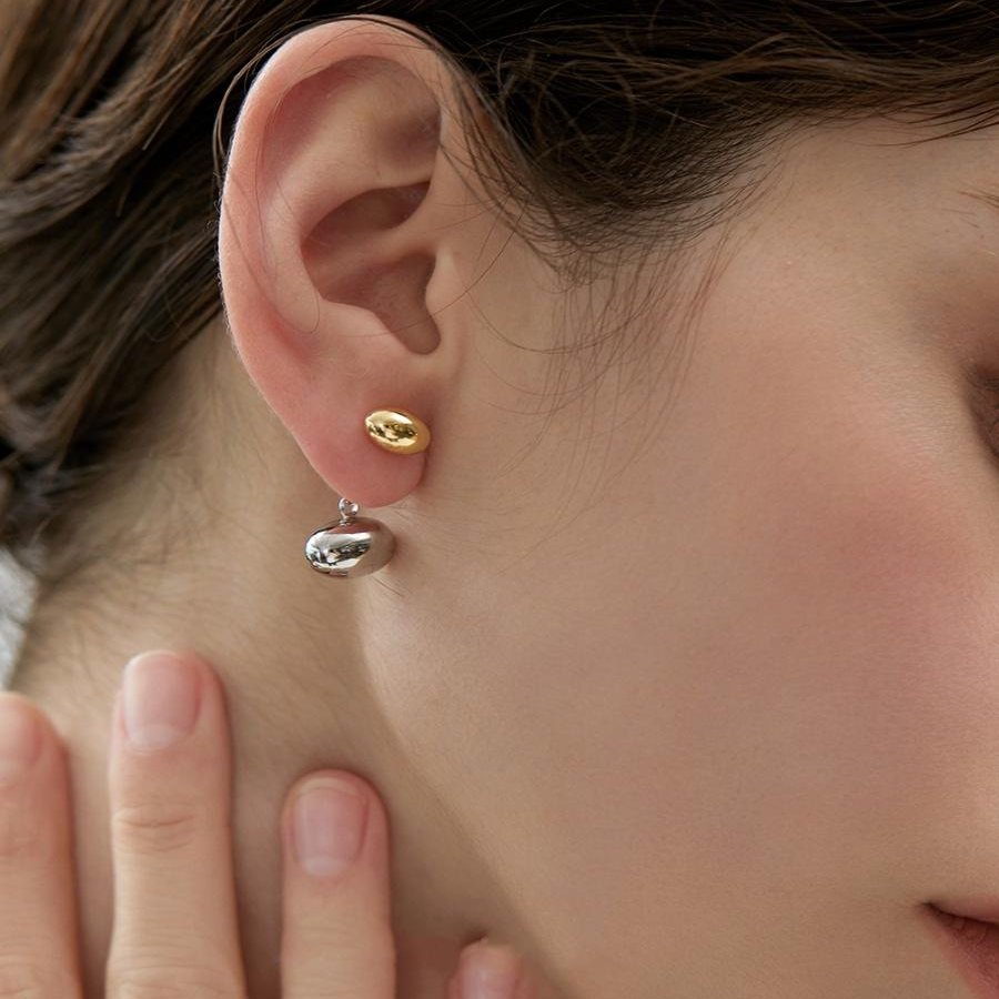 Chaquetas con pendientes de frijol dorado y plateado Pendientes colgantes delanteros y traseros con vibración metálica con pin de plata S925