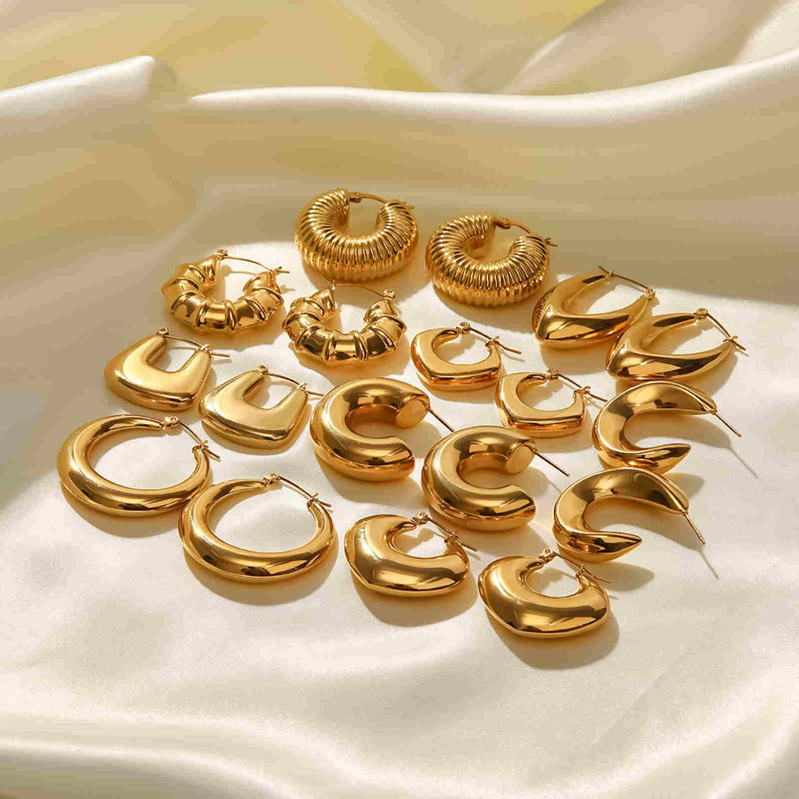 Klobige Creolen aus Gold, 14 Karat vergoldet, Mond-Huggie-Ohrringe mit S925-Stift