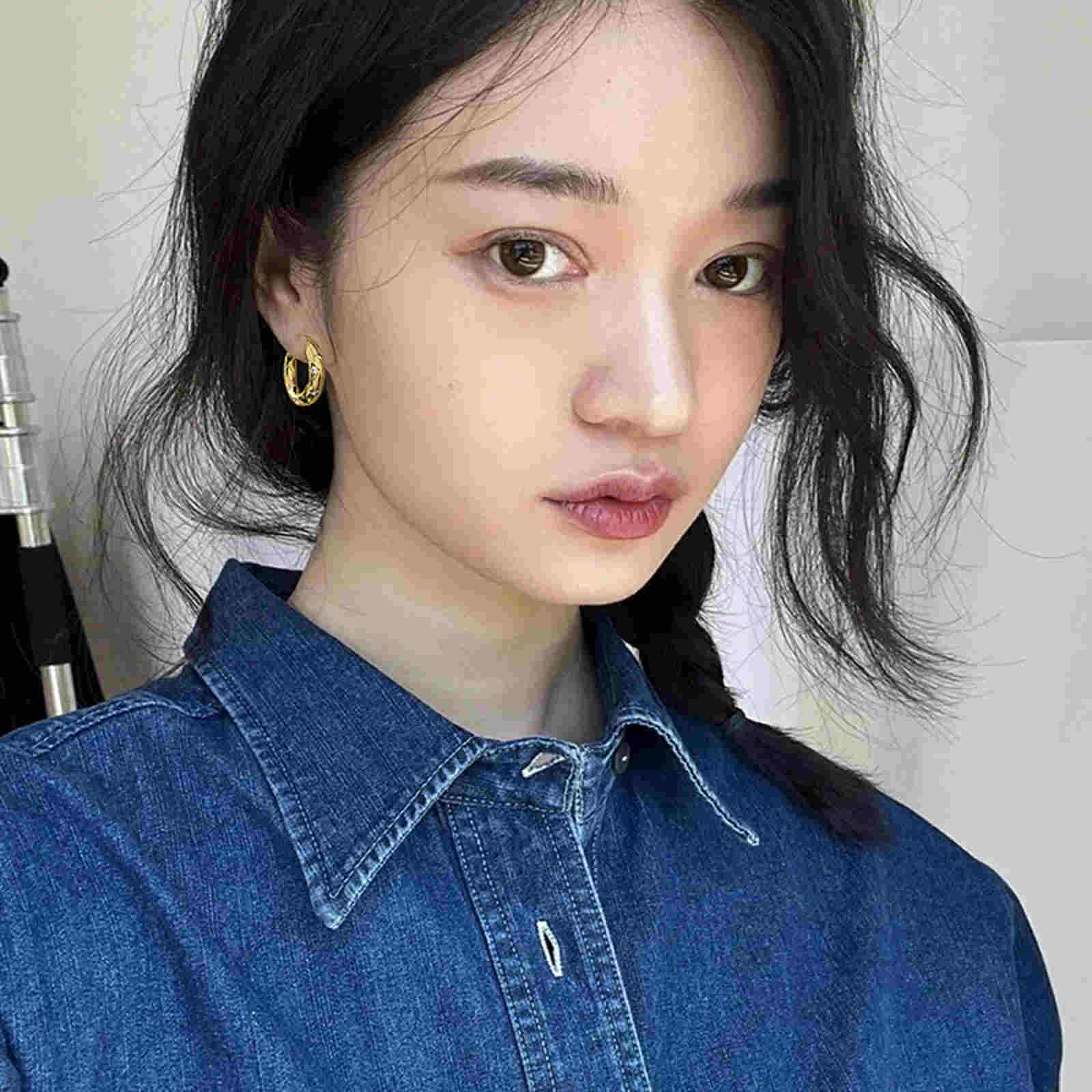 Boucles d'oreilles créoles épaisses en cristal doré avec épingle en argent