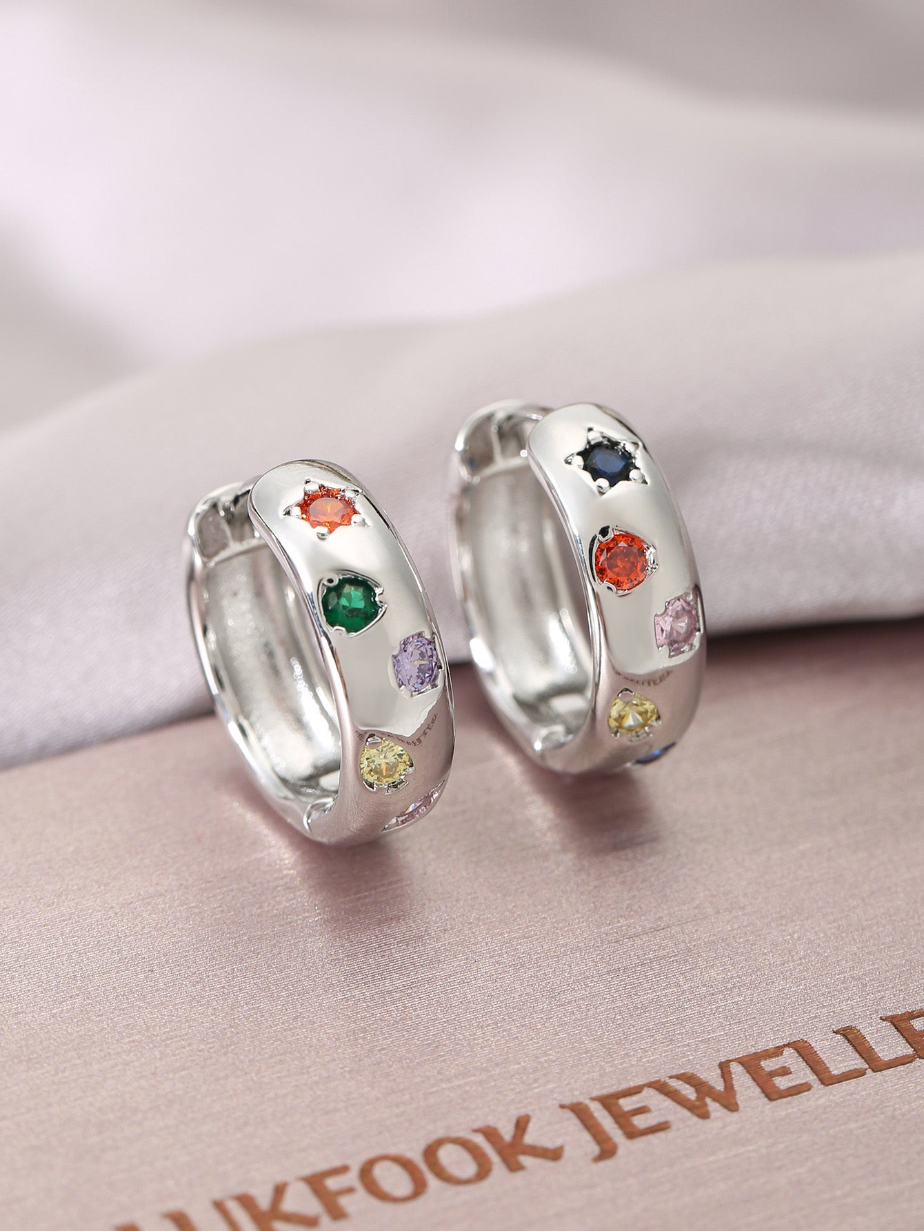 Petites boucles d'oreilles créoles en or Boucles d'oreilles créoles en cristal coloré avec broche plaquée or