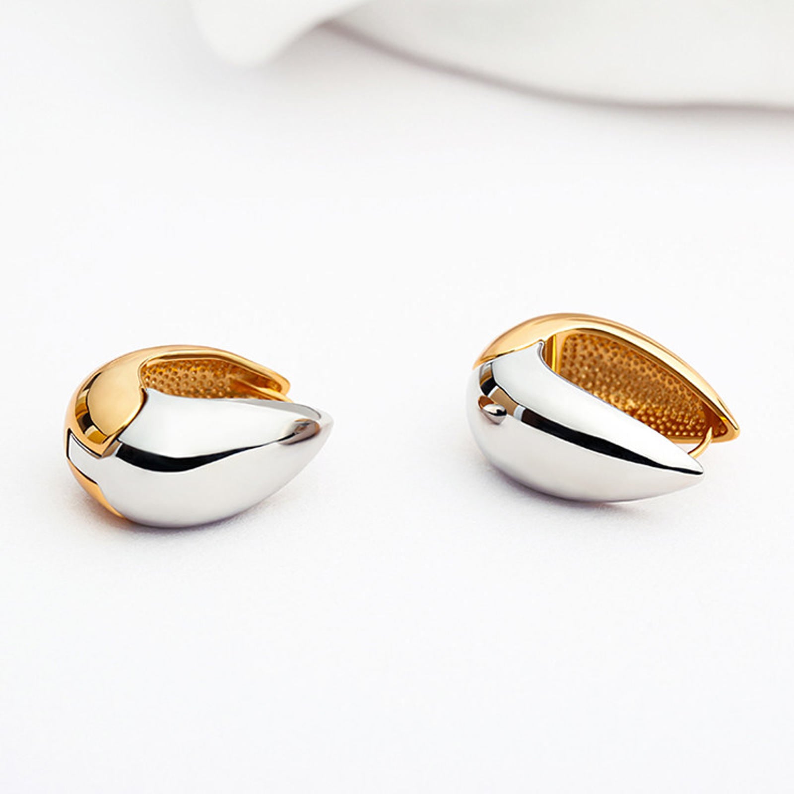 Aros gruesos mitad oro mitad plata, tamaño perfecto, con pasador de plata S925 (12 x 24 mm)