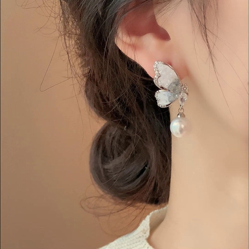 Pendientes de perlas de 10MM Pendientes colgantes de perlas de mariposa de temperamento simple para niña