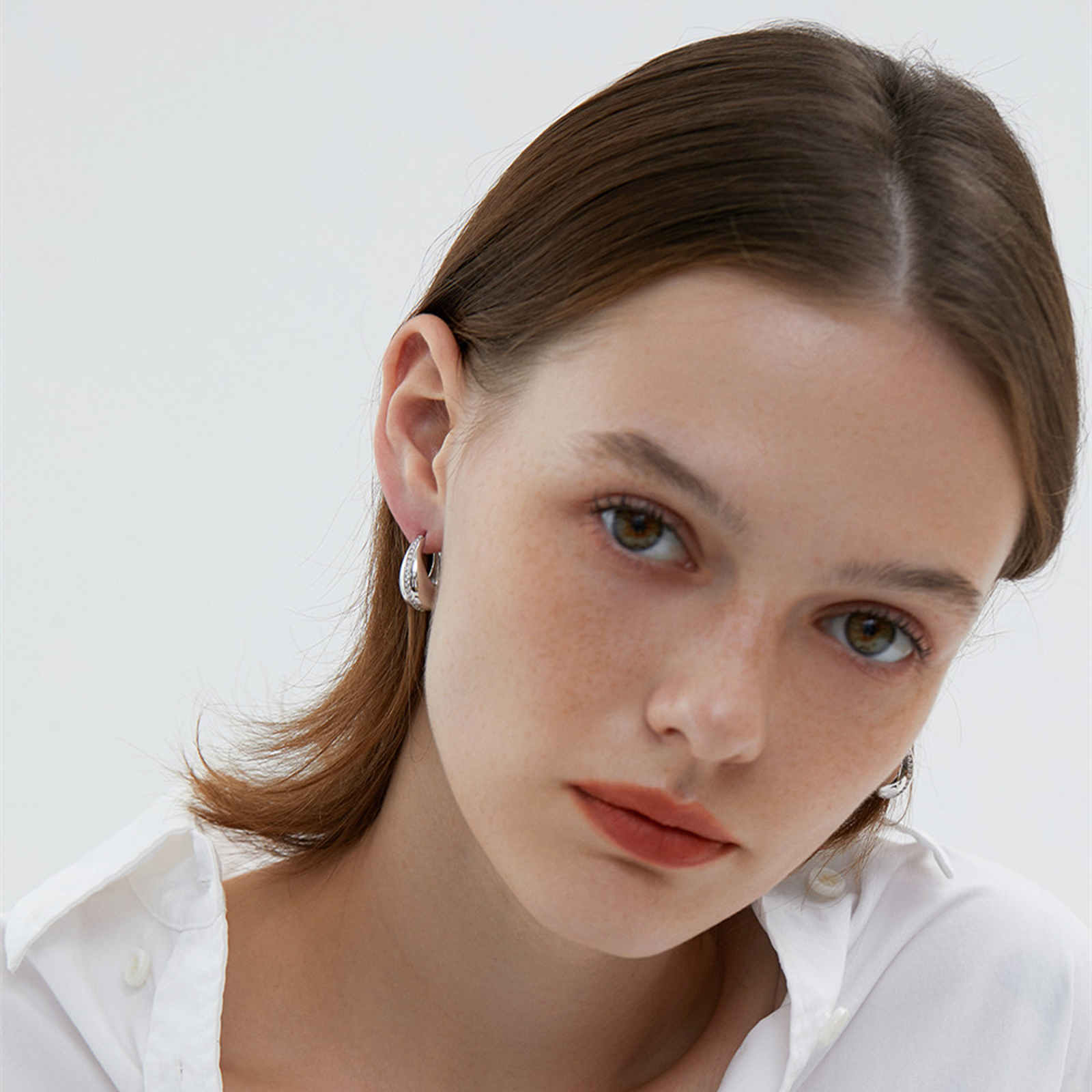 Pendientes de aro pequeños con línea de diamantes | Pendientes de aro de oro y plata | Aros gruesos con pasador S925