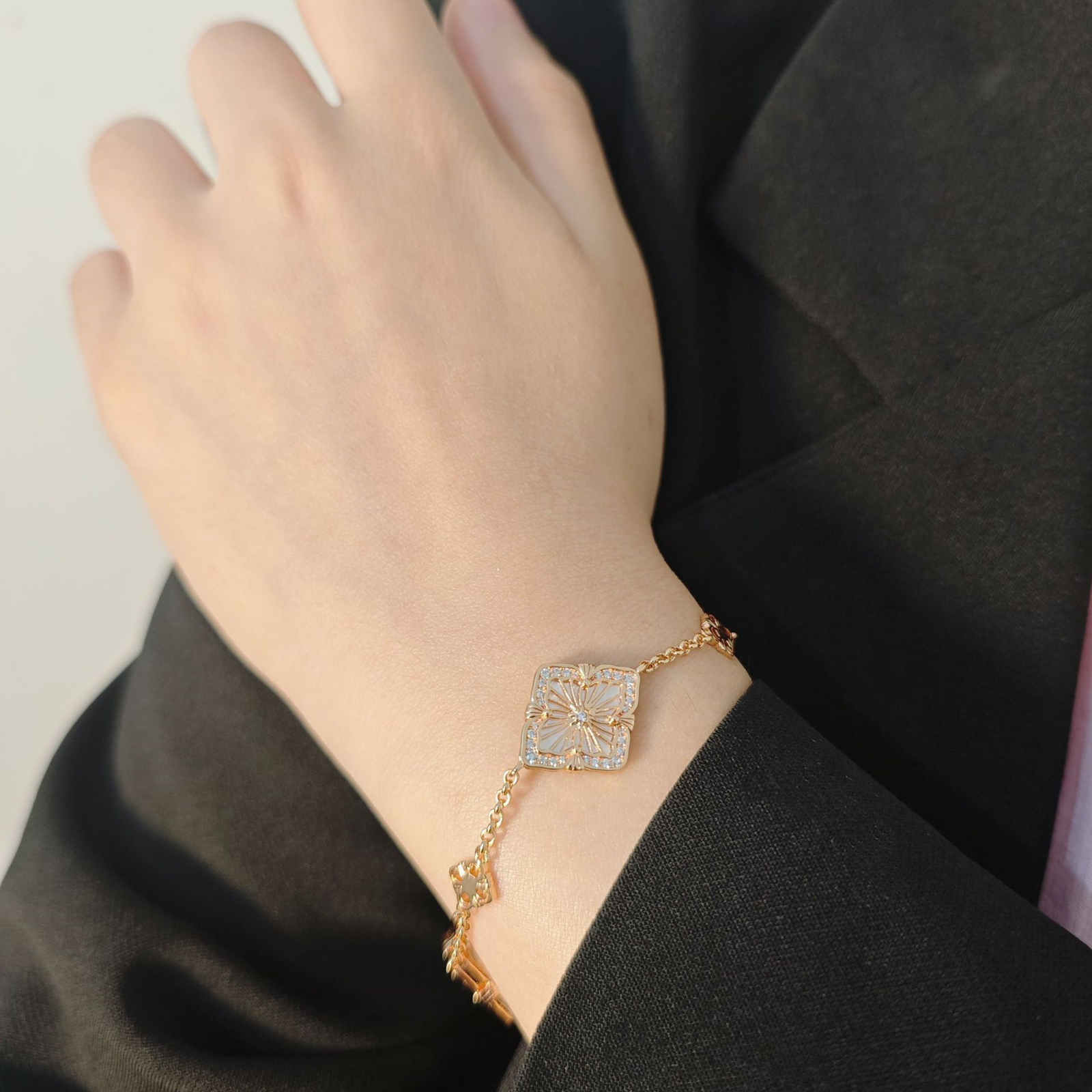 Crystal Clover Bracelets Luxury Style Gold Silver and Rose Gold Bracelet