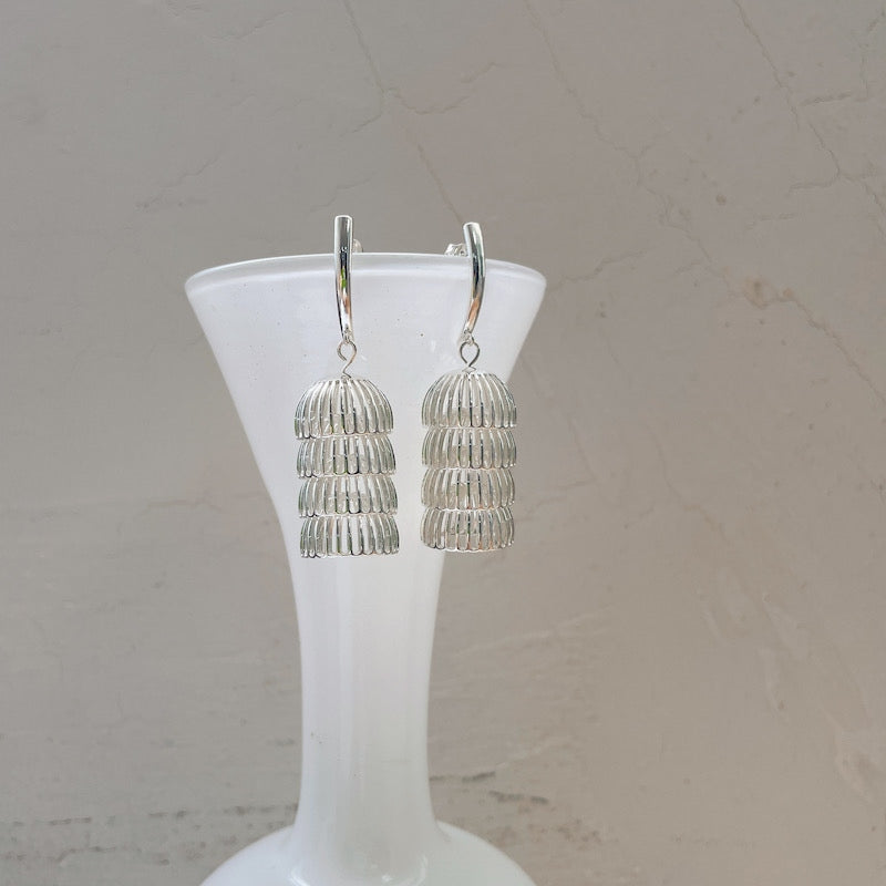 Pendientes de medusa de plata Pendientes de clip y alfiler Pendientes colgantes de plata elegantes hechos a mano