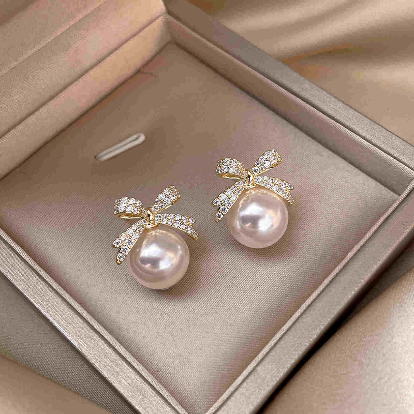 Pendientes de perlas con nudo de lazo Pendientes colgantes de perlas para niñas Pendientes de pajarita de cristal con pin plateado