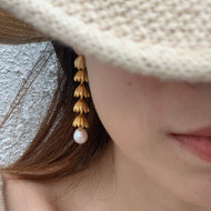 Pendientes colgantes de perlas reales Pendientes largos de perlas colgantes chapados en oro de 14 quilates con pasador de plata S925