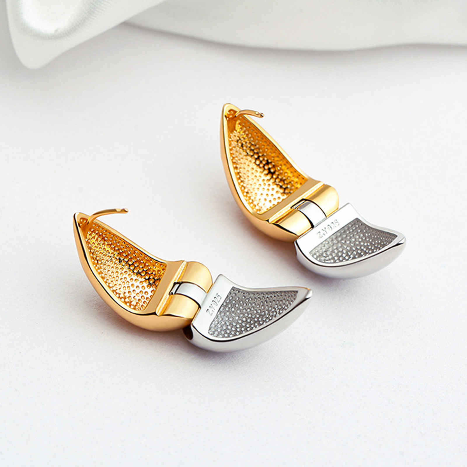 Aros gruesos mitad oro mitad plata, tamaño perfecto, con pasador de plata S925 (12 x 24 mm)