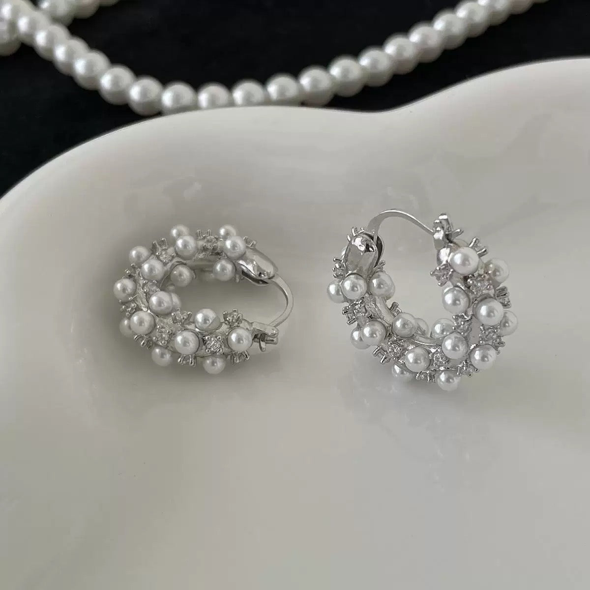 Pendientes de aro de perlas retorcidas | Pendientes de aro de perlas con alfileres de plata de ley para mujer