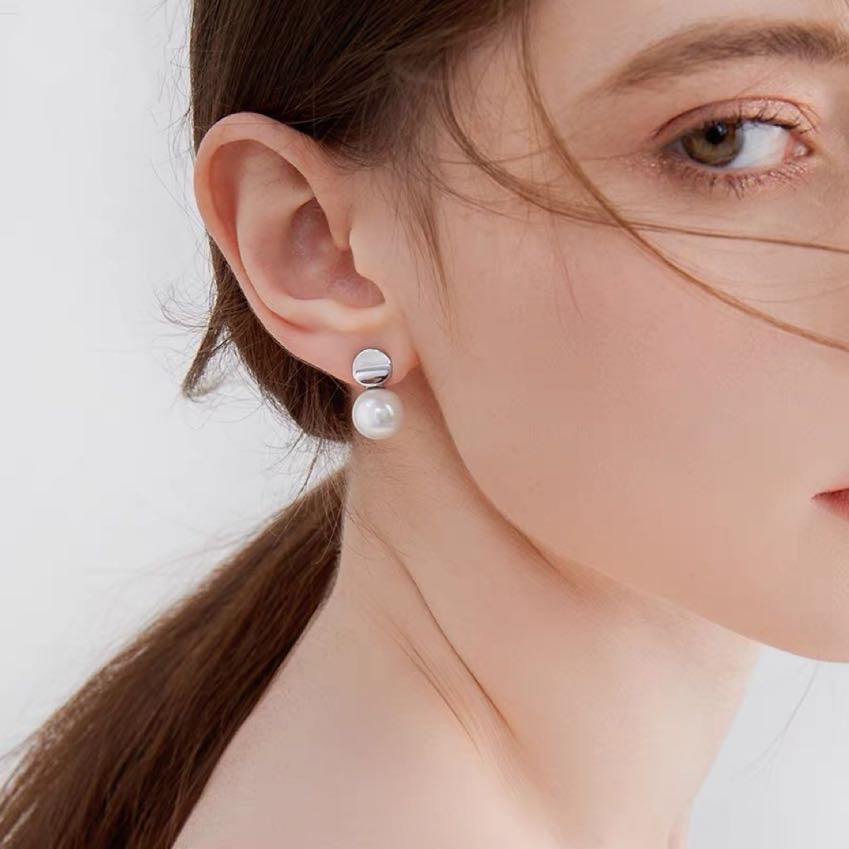 Aretes de perlas redondas geométricas para mujer en pasador plateado de oro de 14 quilates (14 mm)