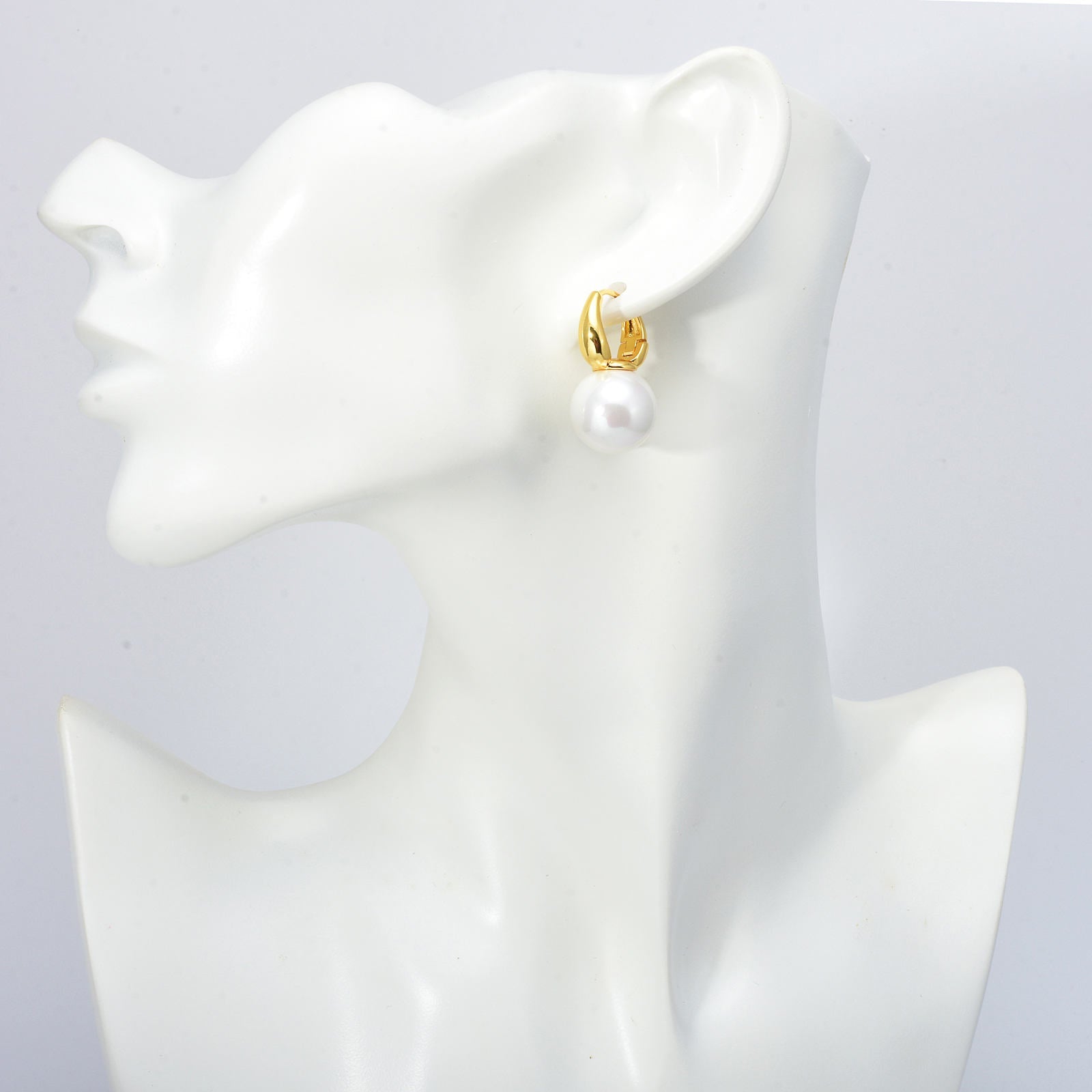 4 Paar neue elegante Perlenohrringe mit silberner Anstecknadel und kostenlosem Schmuck-Organizer