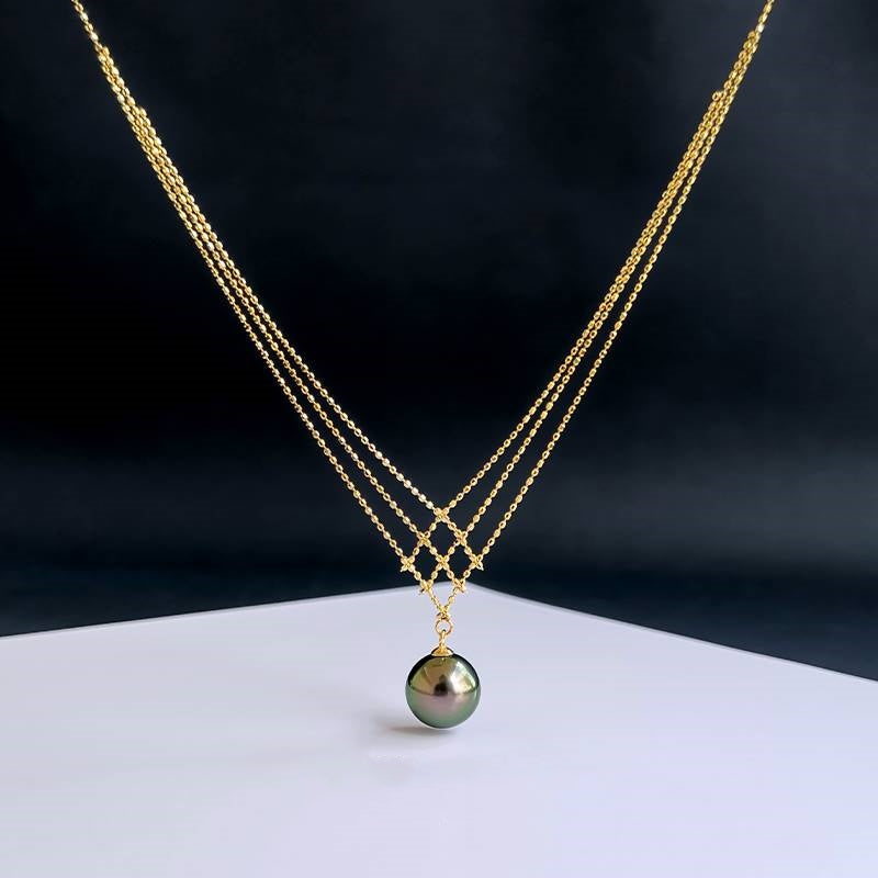 Tahitian Pearl pendant necklace 18k gold