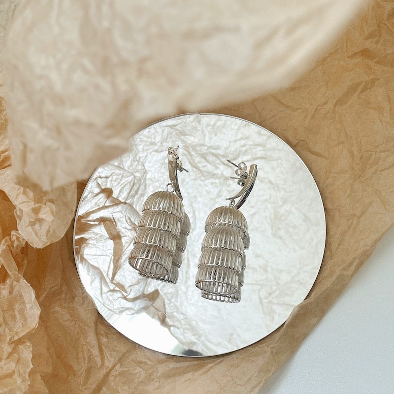 Pendientes de medusa de plata Pendientes de clip y alfiler Pendientes colgantes de plata elegantes hechos a mano