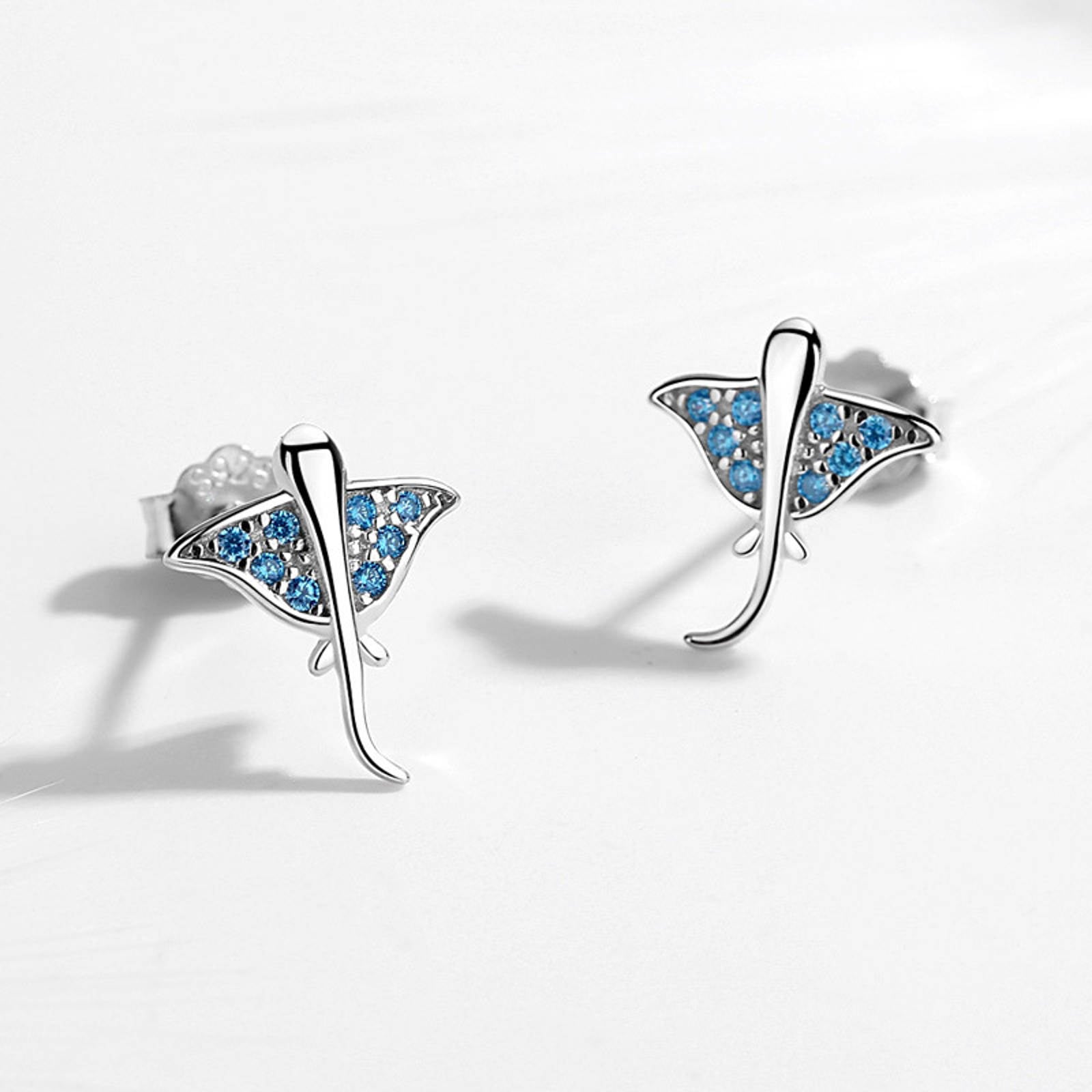 Pendientes lindos del perno prisionero de la ballena Pendientes azules del circonio para las mujeres con el perno de plata S925