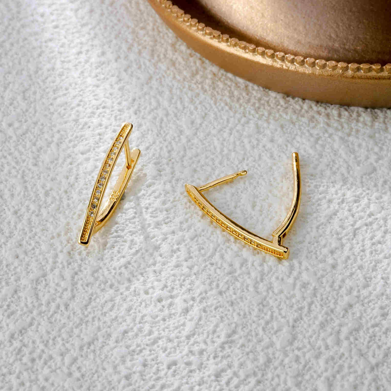 Pendientes de aro de diamantes de plata maciza S925 Pendientes de moda en forma de V de oro y plata