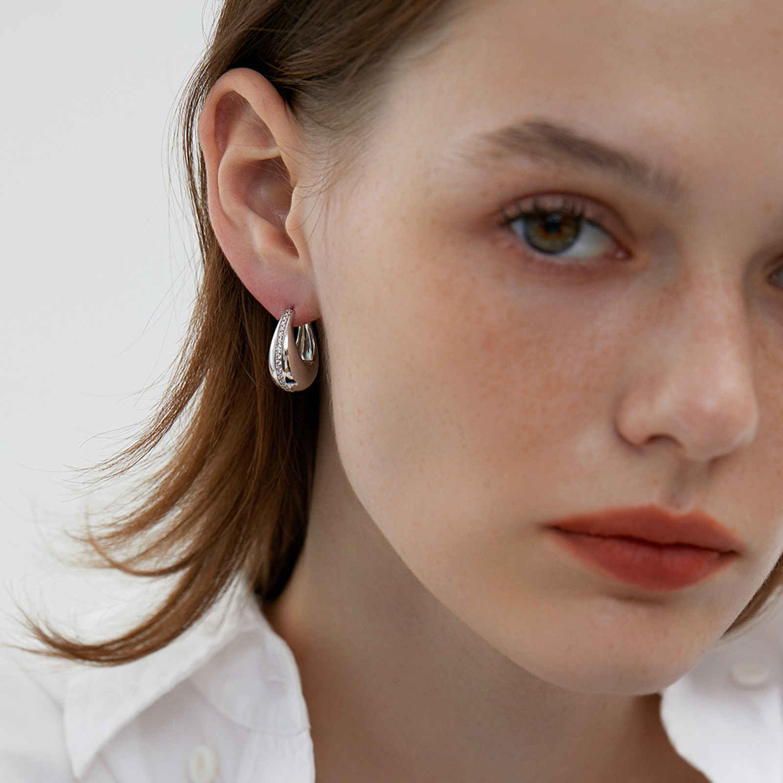 Pendientes de aro pequeños con línea de diamantes | Pendientes de aro de oro y plata | Aros gruesos con pasador S925