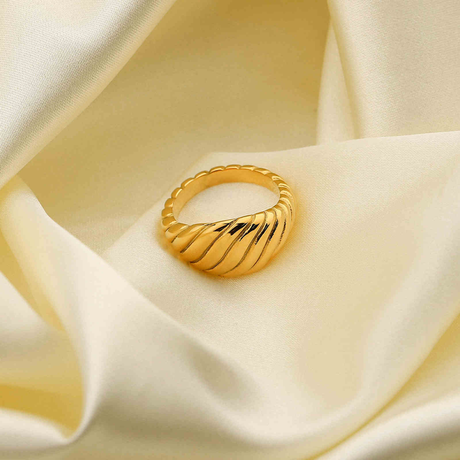 Bagues plaquées or 14 carats Croissant Chevalière torsadée Bague dôme épaisse Bague étoile empilable Bijoux minimalistes