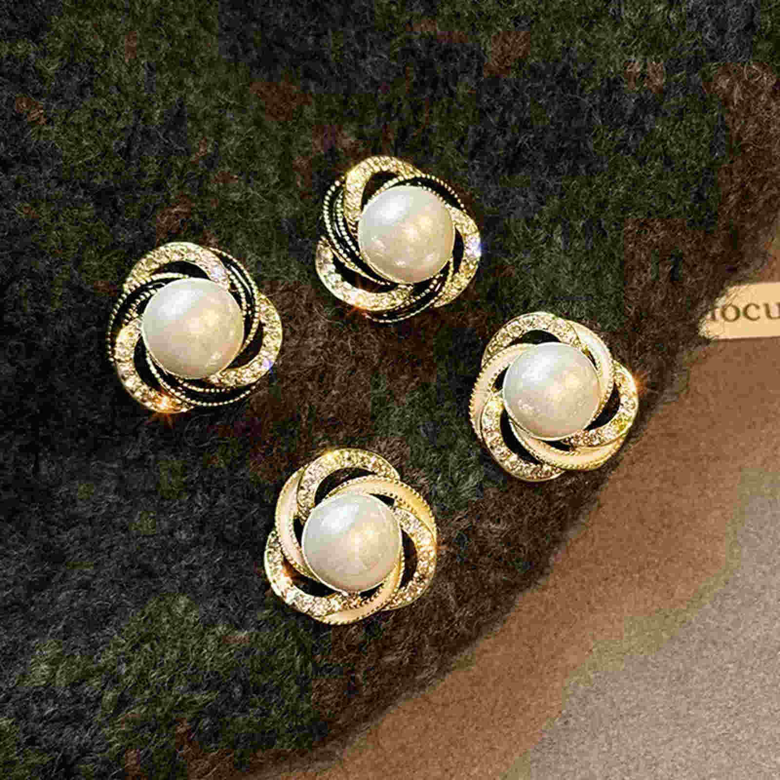 6 colores disponibles: aretes de perlas y piedras, aretes de perlas rodeadas de cristal con pasador de plata