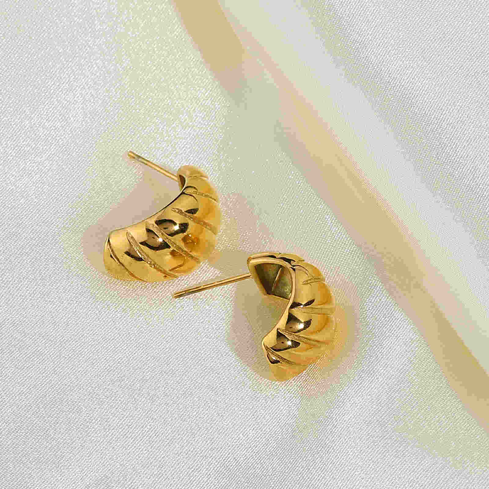 Breite, klobige Creolen, 18 Karat vergoldet, Argyle-Croissant-Huggie-Ohrringe, halbe Creolen mit S925-Silberstift