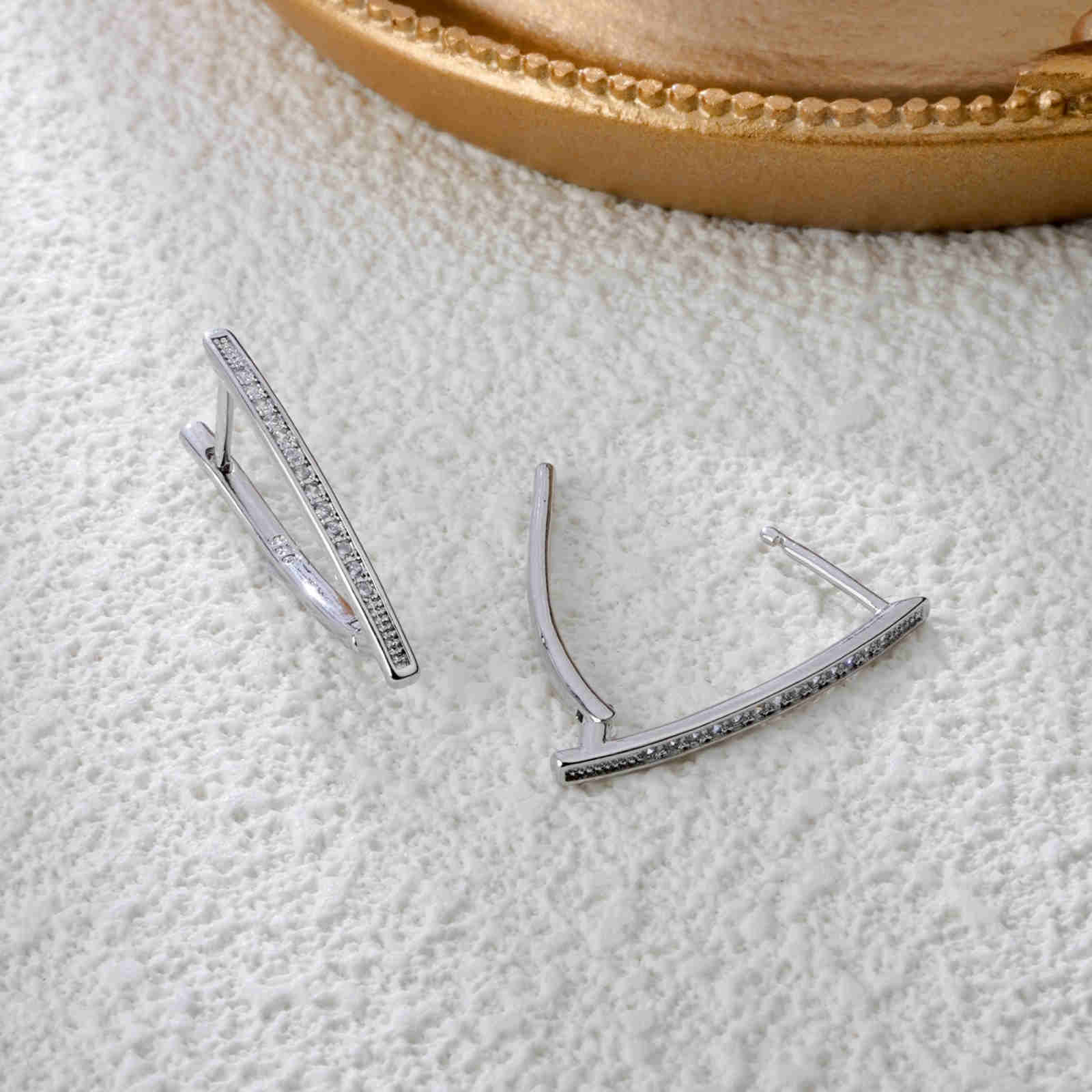 Pendientes de aro de diamantes de plata maciza S925 Pendientes de moda en forma de V de oro y plata