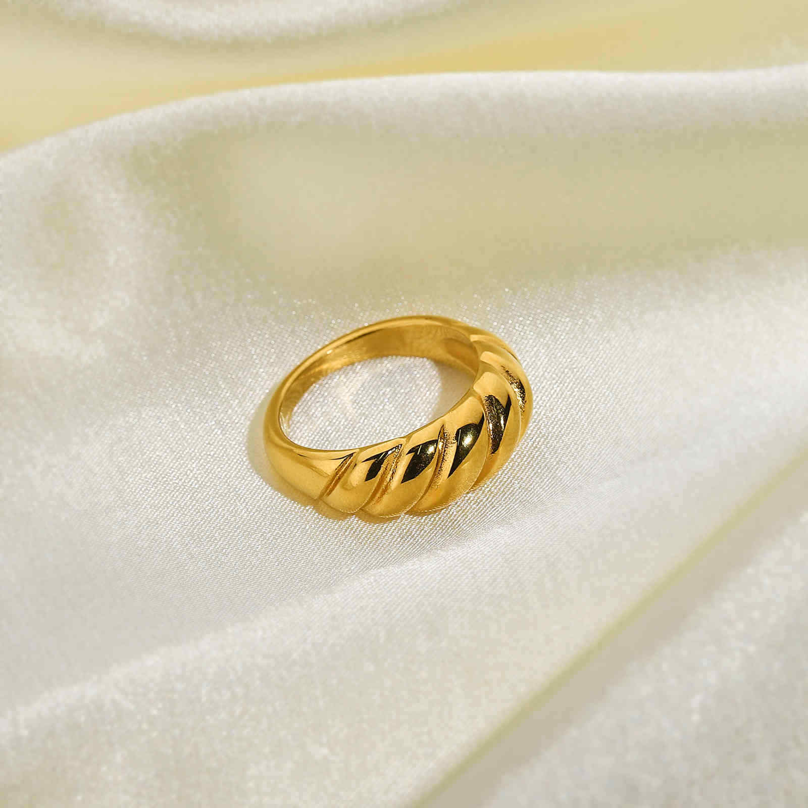 Bagues plaquées or 14 carats Croissant Chevalière torsadée Bague dôme épaisse Bague étoile empilable Bijoux minimalistes