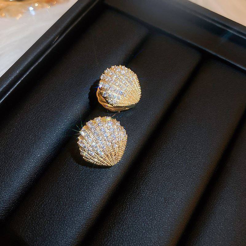 Pendientes de concha de mar de oro amarillo Pendientes de concha de vieira de circón Joyería chapada en oro de 14 quilates