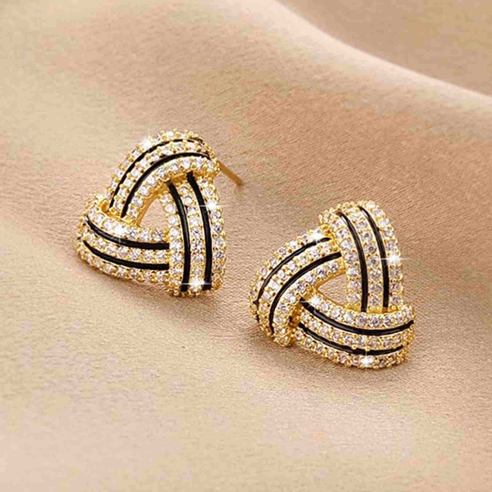 Pendientes triangulares de circonitas con diamantes negros y pasadores de plata S925