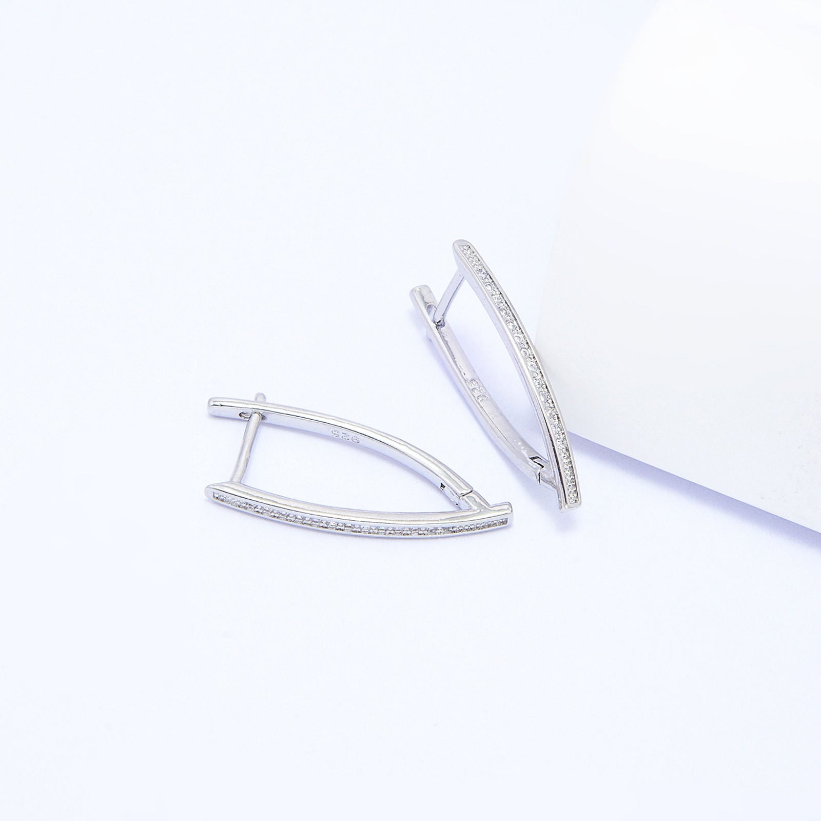 Pendientes de aro de diamantes de plata maciza S925 Pendientes de moda en forma de V de oro y plata