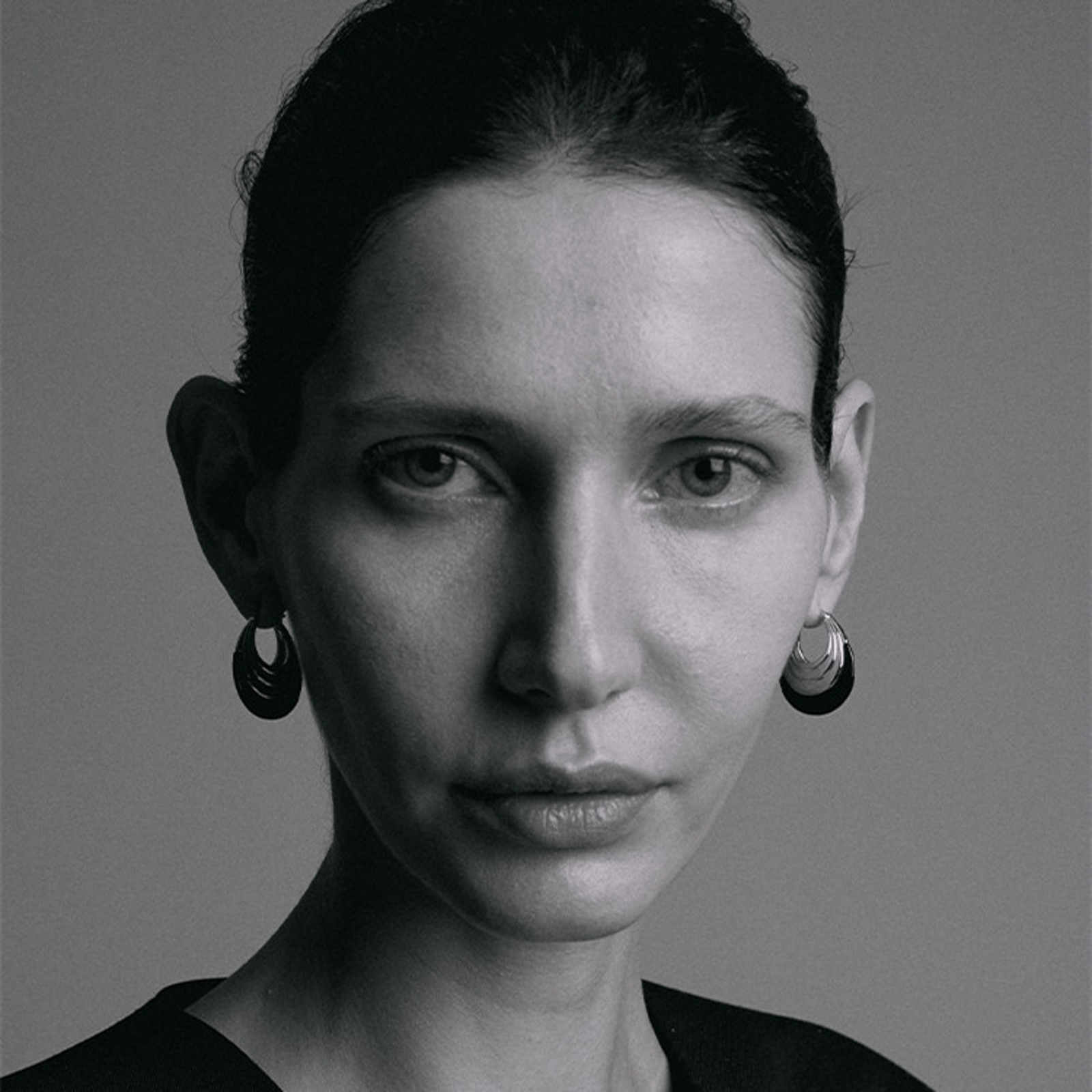 Pendientes de aro de nácar de lujo Pendientes Huggie refinados con pasador de plata S925